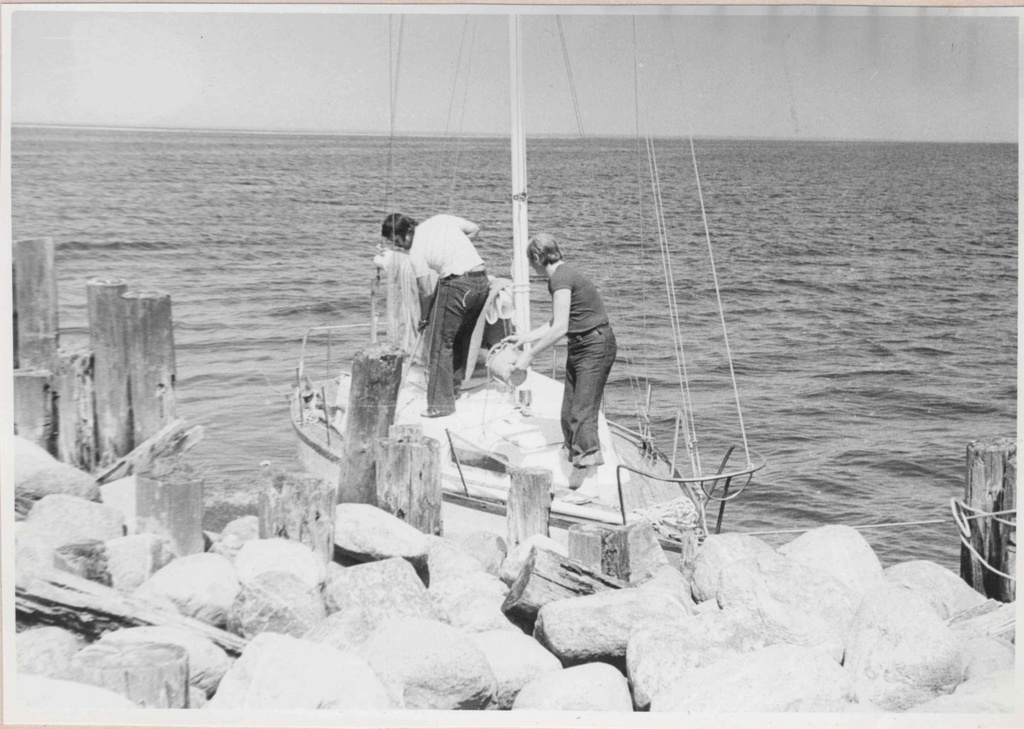 Yacht "Laura" Hobulaiu boiler. In the forefront of the hunting captain Kalle Allemäe