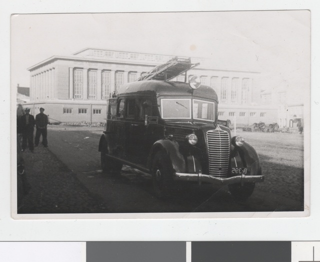 Fire extinguishing car "Diamant" in front of Tartu Market Building in 1937.