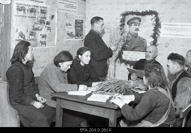 Agrotechnical study in the colony of Taebla rural municipality Üksmeele. Supervised by V. Valjak, Head of Learning.