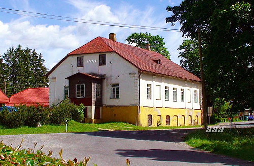 Holstre mõisa kõrvalhoone, 19. sajandi lõpul ümber ehitatud vallamajaks rephoto