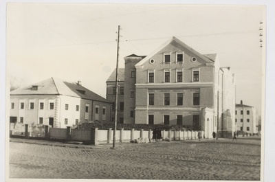 Restored houses on the Garden Street (end. Building of the Supreme Court, view R. Pälson tn. Corner. Tartu  similar photo