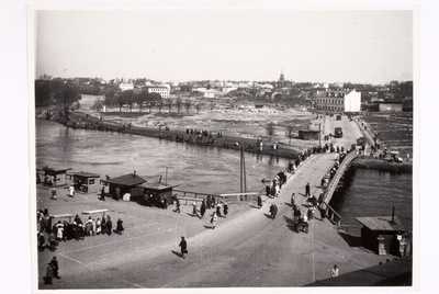 View towards the Church of Peter across the bridge, on the right Narva mnt. And the house. Tartu  duplicate photo