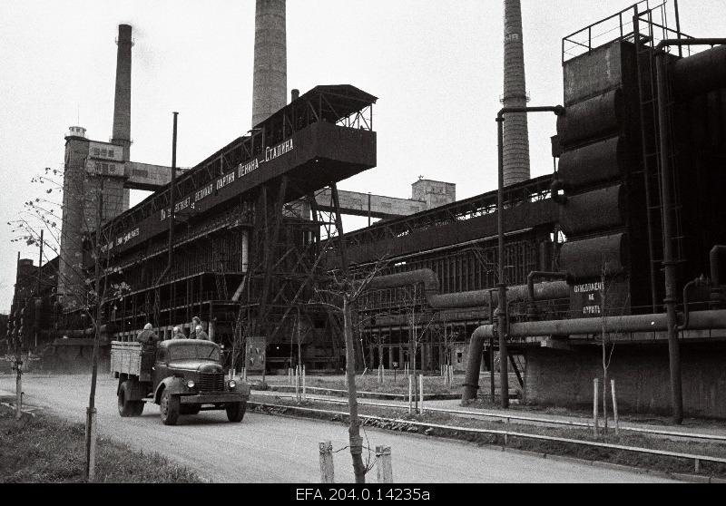 V.I. The combined Põlevkivigase Factory of Põlevkivigaase called Kohtla-Järve Põlevkivi Treatment.