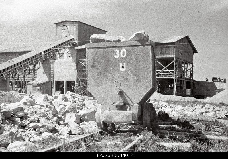 Burning stone mining in Kohtla-Järvel.