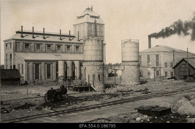 Oil factory of the state Põlevkisi industry Kohtla.