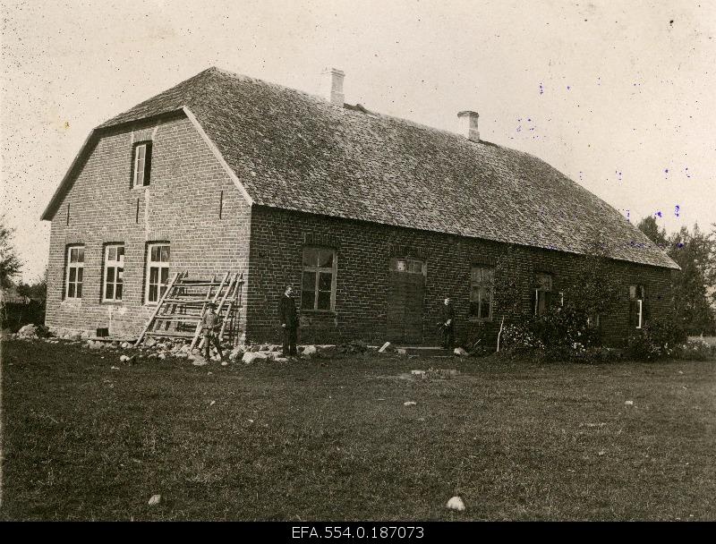 Kõrendus School House.