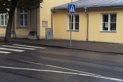 Saaremaa kevadlaat 1970: laadaliste rongkäik Lossihoovi rephoto