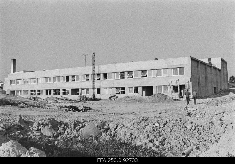 Construction of the Iisaku secondary school building.