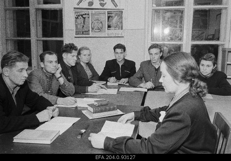 The Communist Youth of the Kukrus Mine at the Political Seminar.
