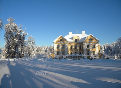 The 15th anniversary of the Lahemaa National Park is dedicated to the presentation of the participants of the folklore festival Viru shirt in front of the Palmse Manor building. rephoto