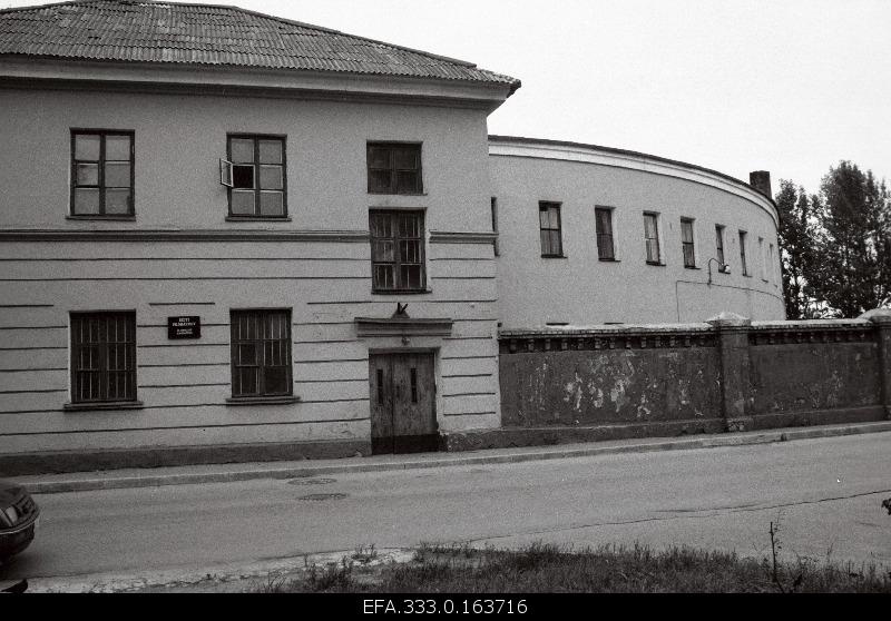 The building of the Tallinn Garnison Commandation after handing over to the Estonian Film Archives. Location Cross Street 84.
