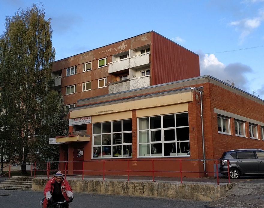 Raamatupood Tartus Annelinnas, vaade hoonele rephoto