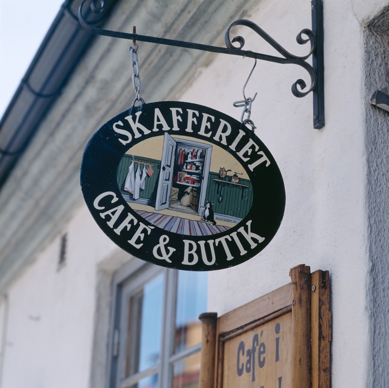 Visby innerstad. Skafferiet Café & Butik på Adelsgatan.