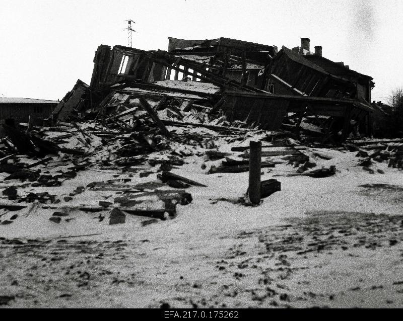 Broken house on Tartu Street in Jõhvi.