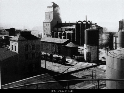 External view of the oil factory in Kohtla-Järve of the state Põllustone industry.  duplicate photo