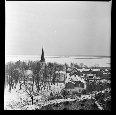 Negative.  Haapsalu Old Town, view of the castle tower towards the Jaan Church. November 1973.a.
Photo: T.Coffee.  duplicate photo