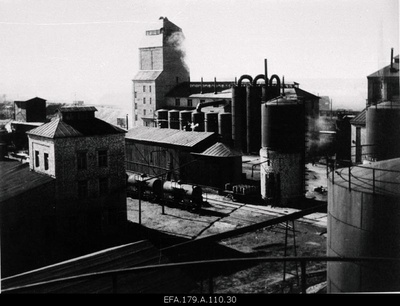 External view of the oil factory in Kohtla-Järve of the state Põllustone industry.  duplicate photo