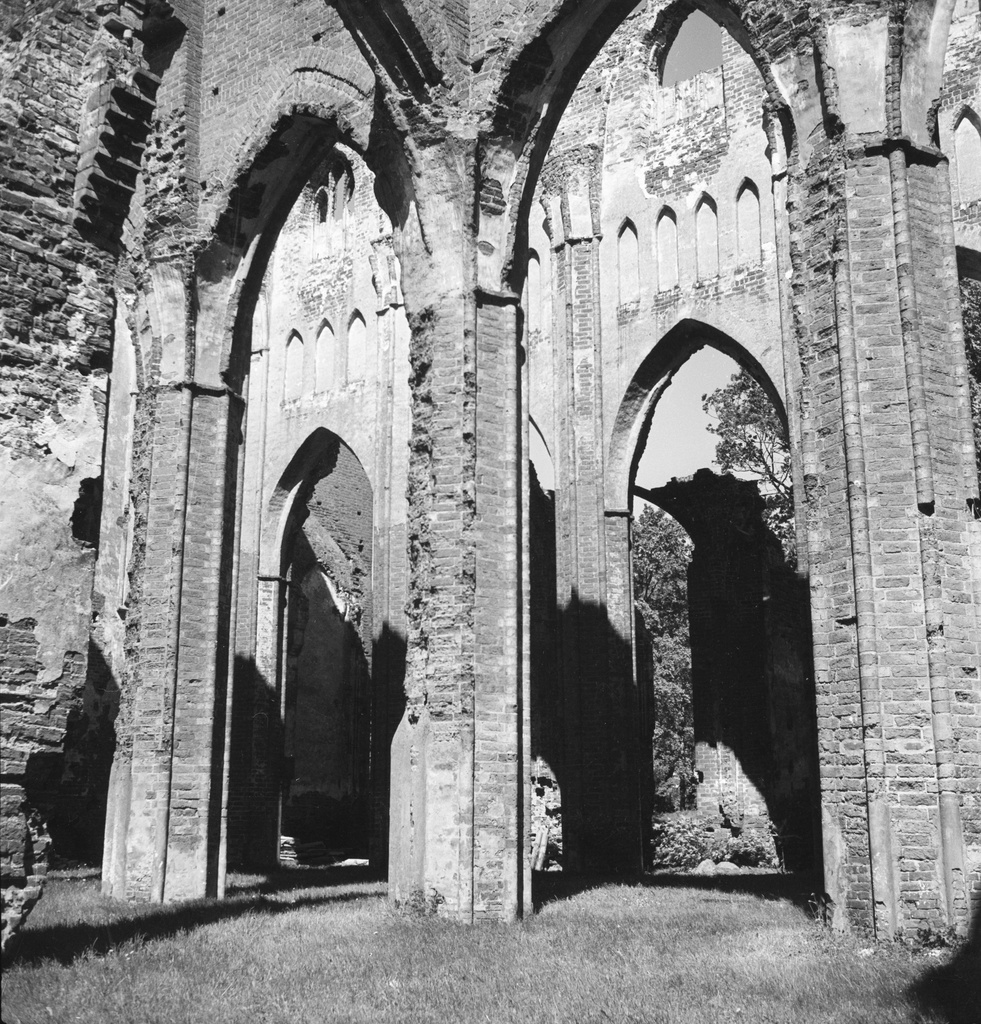 CH-NB - Estonia Tartu (Dorpat, Dörpt)- ruins of the Dom Church - Annemarie Schwarzenbach - SLA-Schwarzenbach-A-5-16-006 - Estonia Tartu (Dorpat, Dörpt): Ruine der Dom Church; Mauer Rest / Ruine der Dom Church