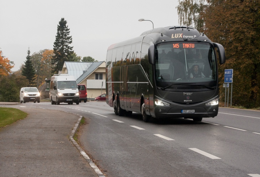 Bus in Ikarus 55 Cleaner bus stop rephoto