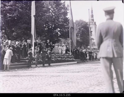 The Swedish King Gustav V, together with Estonian state figures, was held at the tribute during the parade organized in the honor of the king.  similar photo