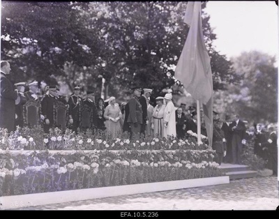 The Swedish King Gustav V, together with Estonian state figures, was held at the tribute during the parade organized in the honor of the king.  similar photo