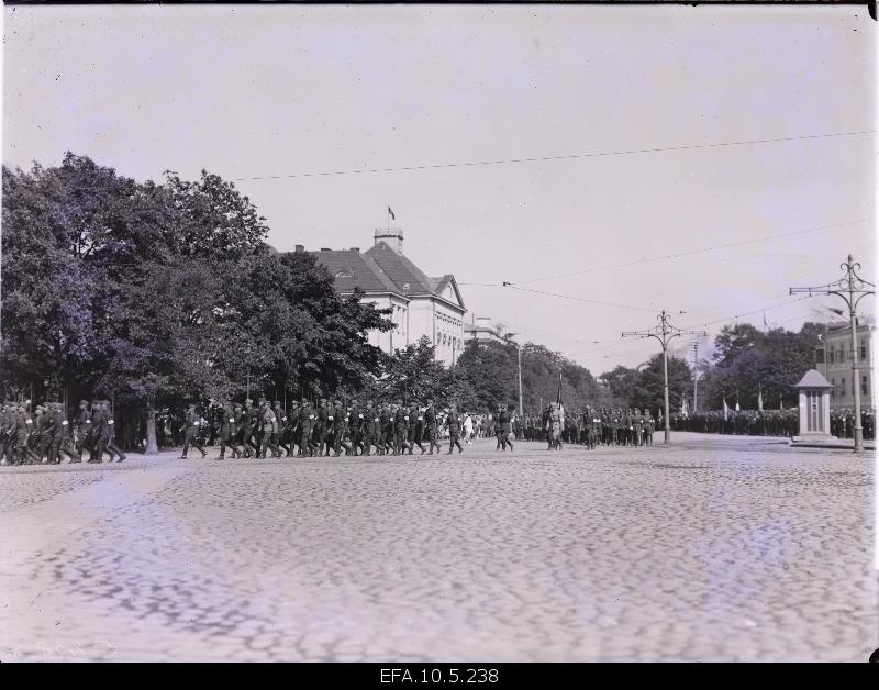 Defence allies in the parade organized in the honor of the king of Sweden Gustav V.
