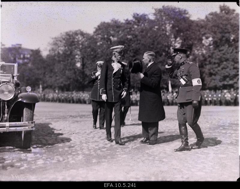 Estonian Chief of State a. Rei welcomed the king of Sweden Gustav V.