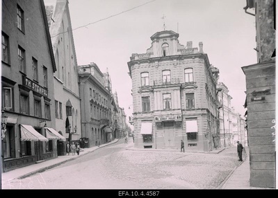 The corner of the long and Holy Spirit street.  similar photo