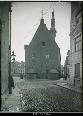 View of the Tallinn Raekoja from Dunkri Street.  duplicate photo
