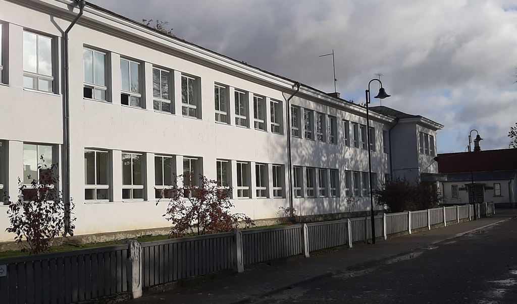 Kuressaare Garnisoni 16, endine linna algkool praegune Kuressaare Täiskasvanute Gümnaasium rephoto