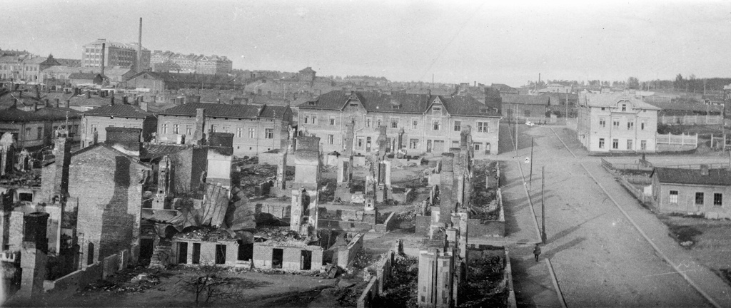 The destroyed district of Kyttälä in Tampere (26365981733) - The right is Suvantokatu and the first crossroad is Aleksanterinkatu. CC-BY Tampere 1918, photographer unknown, Vapriik photo archive. Finnish Civil War 1918, Photographer unknown, Vapriikki Photo Archives.
