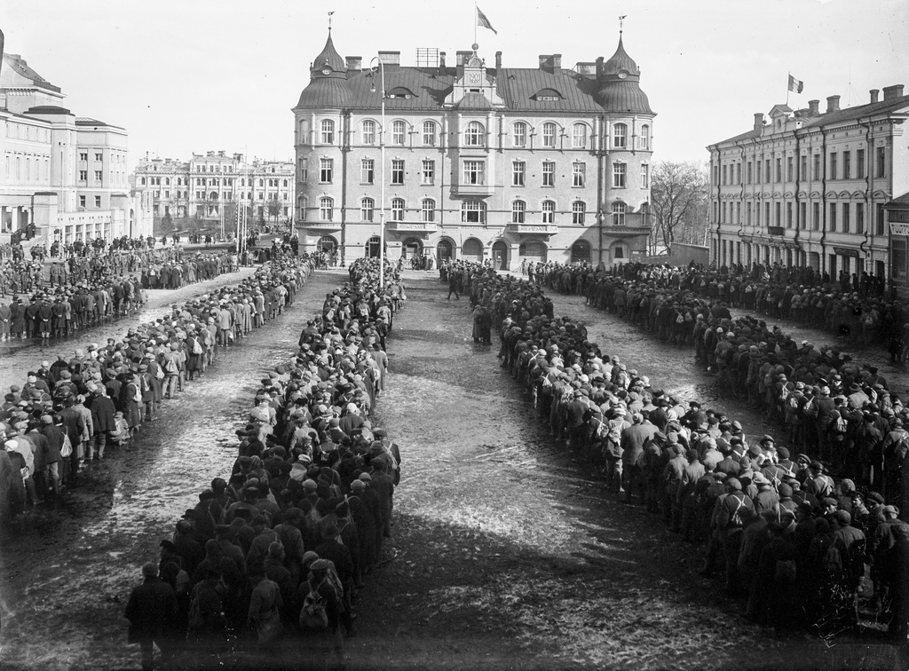 Red prisoners at the centre of Tampere 6.4.1918 (26936605336) - On the roof of Selin's right house, the Italian flag lies on the roof and on the back of Sumelius' house the Swedish flag. CC-BY Tampere 1918, photographer e. a. Bergius, Vapriiki photo archive. Finnish Civil War 1918, Photographer e. a. Bergius, Vapriikki Photo Archives.