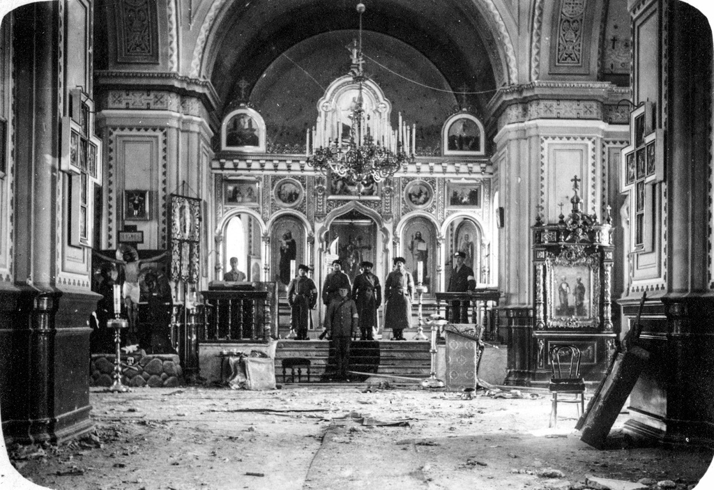 White on the altar of the orthodox church in Tampere (26696843410) - CC-BY Tampere 1918, photographer unknown, Vapriiki photo archive. Finnish Civil War 1918, Photographer unknown, Vapriikki Photo Archives.
