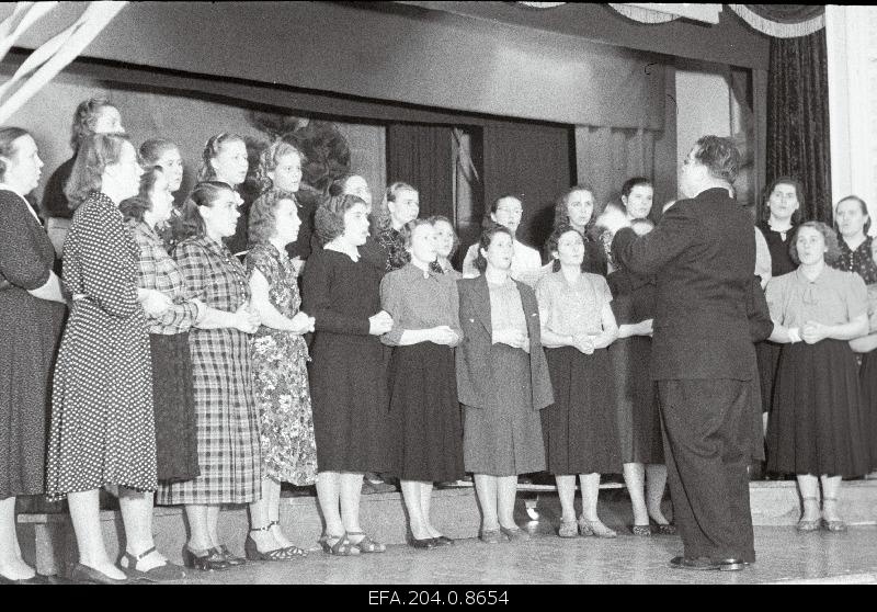 Otepää Cultural House Women's Choir performs.