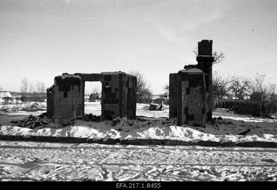 Kindergarten ruins in Antslas.  duplicate photo