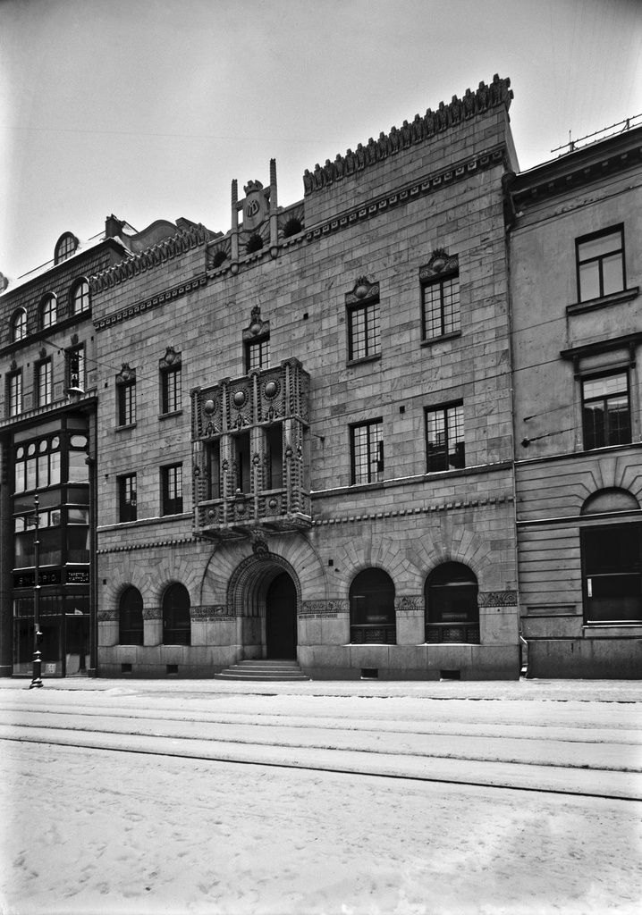 Unioninkatu 32. Rakennuksen suunnitellut Gesellius, Lindgren & Saarinen, 1904. Talo purettu 1934.