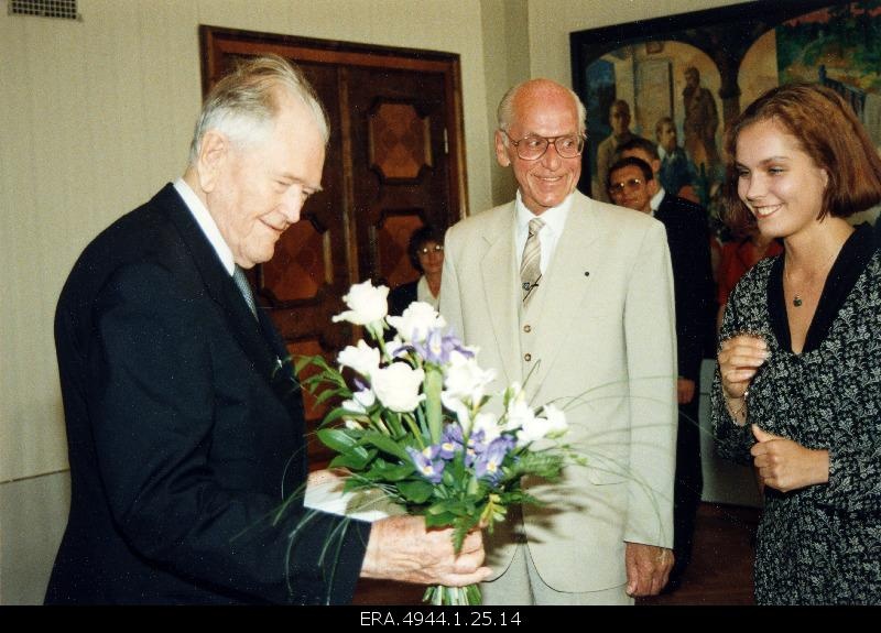 Ernst Jaakson President Lennart Meri was welcomed by Kadriorg.