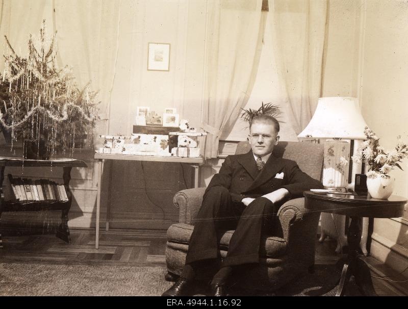 Ernst Jaakson at his home on Christmas 1934.