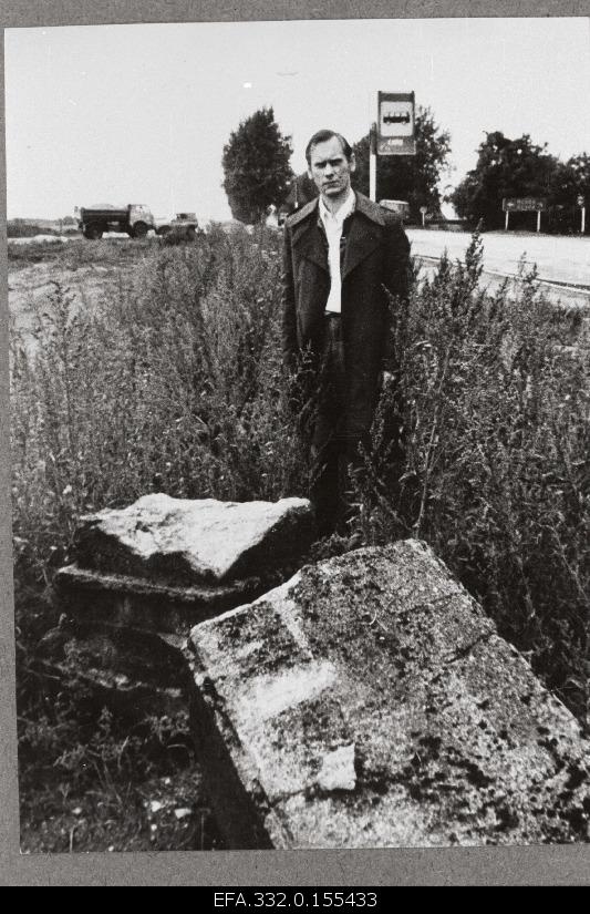 The Chairman of the Estonian Society for Remembership Trivim Velliste at Kiiul's Memorial Stone of the War of Freedom, which marks the border where the Russian troops stopped attack in the War of Freedom.