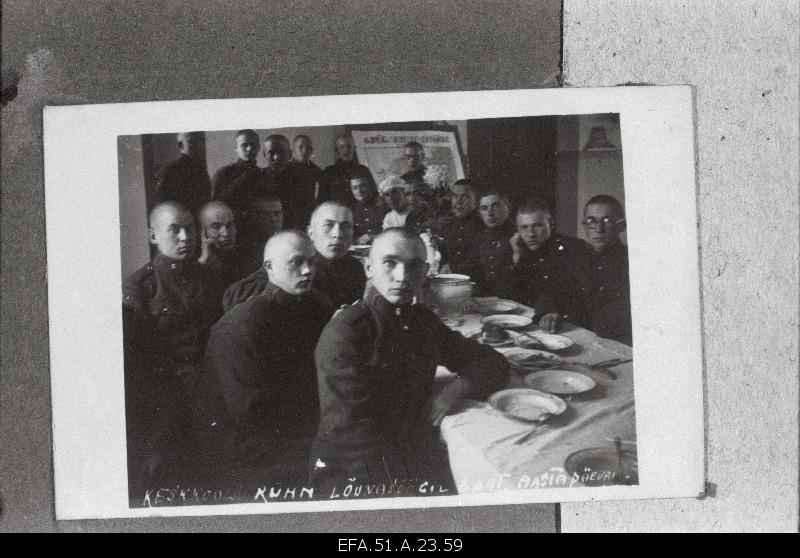 6. Soldiers of the group of a single football battalion at the solemn lunch on the anniversary of the battalion.