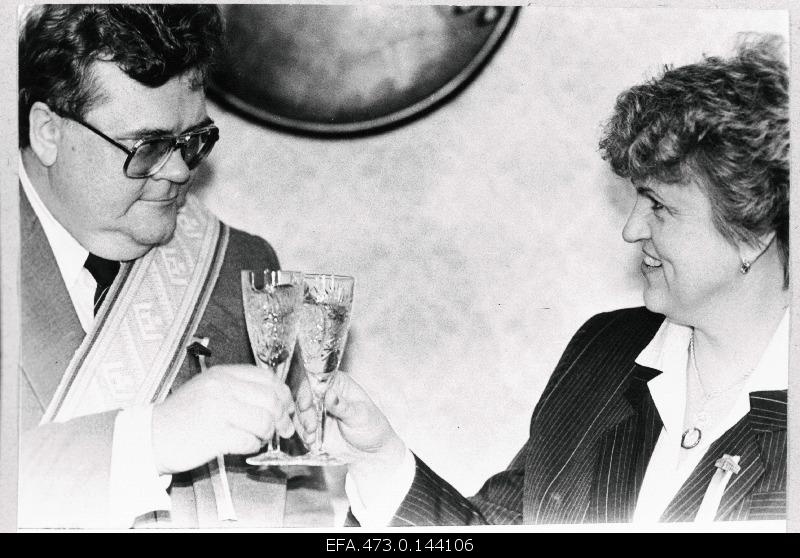 Opening of the representative office of the Republic of Lithuania in Tallinn. On the right, Chairman of the Government of the Republic of Lithuania Kazimiera Prunskiene and Chairman of the Government of the Republic of Estonia Edgar Savisaar (on the left).