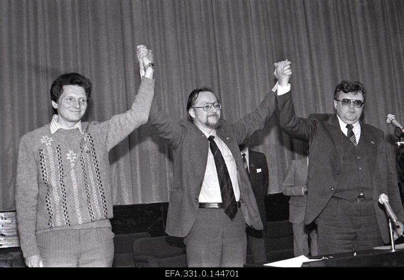 Delegation leaders from Dainis Ivans from Latvia, Vytautas Landsberg from Lithuania and Edgar Savisaar from Estonia who arrived at the Baltic Assembly.