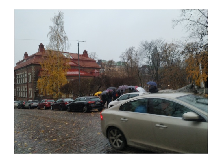 Porthaninkatu 12, 14.  Taustalla Agricolankatu 11, 13 ja Kallion kirkko. rephoto