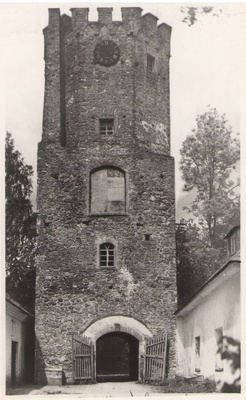 Photo. Porkuni Castle Tower.  duplicate photo
