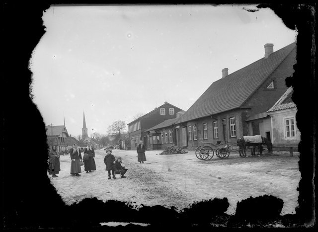 In winter, people on the Alev Street, horse, vanker