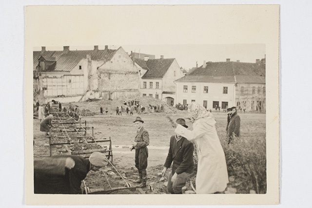 Reconstruction works of Tartu in War shadow