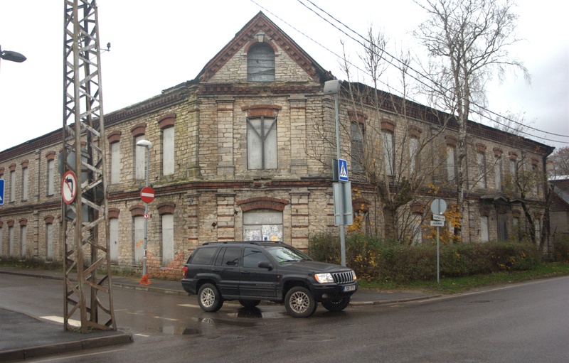 School and factory building at the corner of Haapsalu mnt and Jaama Street Keilas rephoto