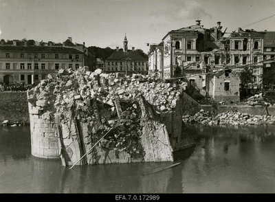 View of the ruins around Kivisilla.  duplicate photo