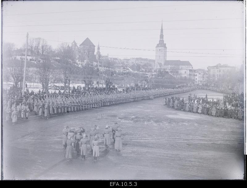 Military paradise for the anniversary of Estonia's 1st road.