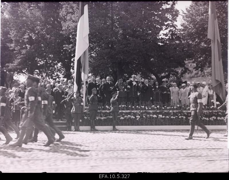 Military paradise for the arrival of the Swedish King Gustav V.